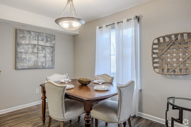 2BR, 1BA - 1,091SF - Dining Room - View at Stonecrest