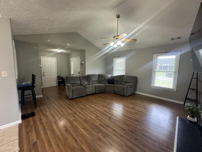 Foto del edificio - 6342 Foxlake Dr