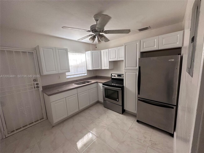 Foto del edificio - 1220 NW 53rd St