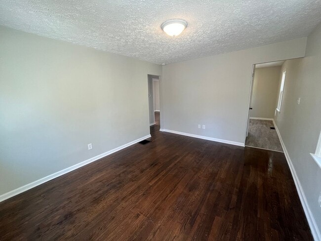 Building Photo - **COMPLETELY REMODELED 2-BEDROOM HOUSE IN ...