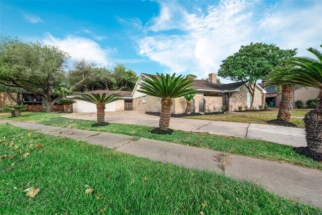 Building Photo - 10703 Braesridge Dr
