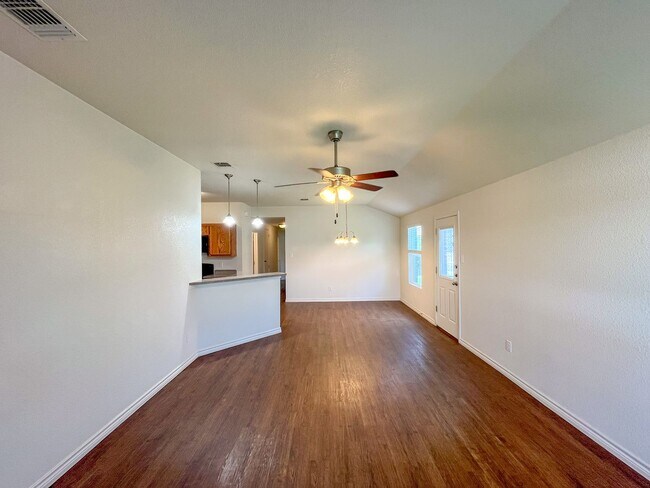 Building Photo - 1517 Justin Lp