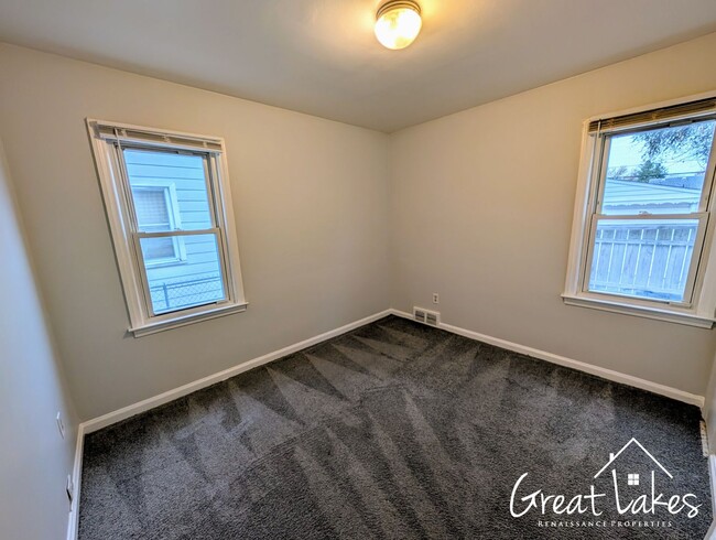 Building Photo - $200 OFF FIRST MONTH'S RENT - Cozy 2 Bedro...