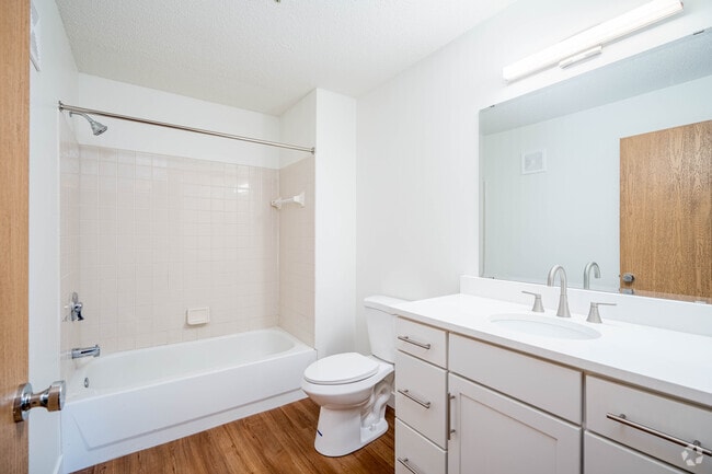 3BR, 2BA - 1414SF - First Bathroom - Pondview Apartments