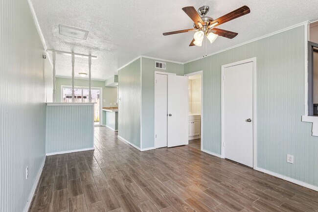 Foto del edificio - 1053 Tallow Tree Ln