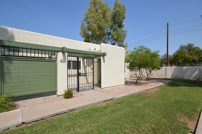 Building Photo - 616 S Evergreen Rd