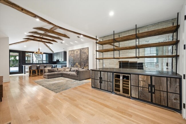 Building Photo - 406 Bomar St