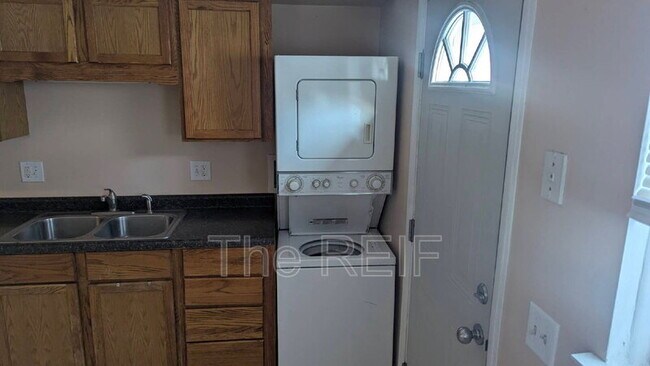 Foto del edificio - 721 Peachtree Pl