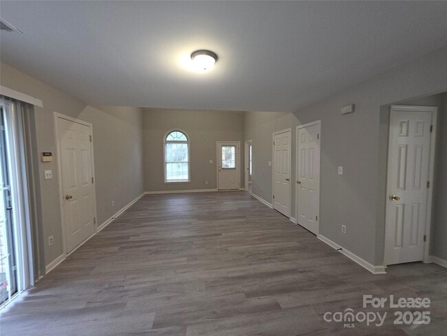 Building Photo - 235 Winding Canyon Dr