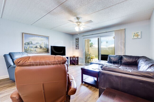 Foto del edificio - Wake Up to the Ocean Breeze – Your Beachsi...