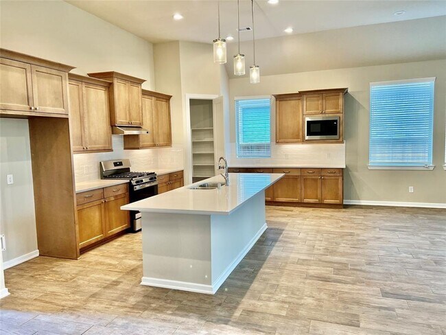 Building Photo - 7910 Lookout Hill Dr