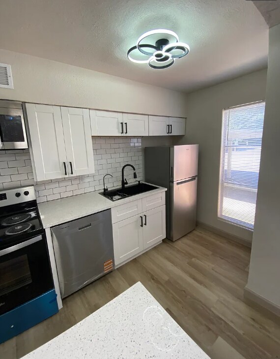 Foto del edificio - 4518 Amesbury Dr