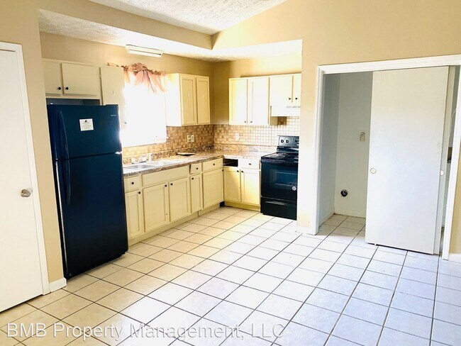 Building Photo - 3 br, 2 bath House - 669 North Pass Road