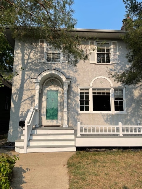 Building Photo - 202 Russell Ave S