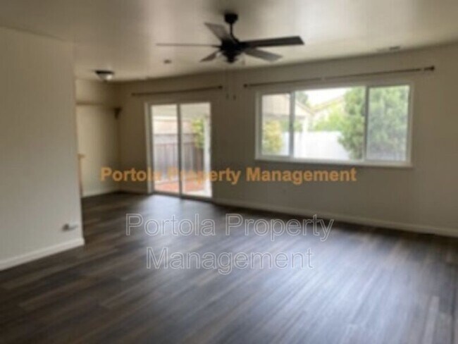 Building Photo - 644 Almond Dr
