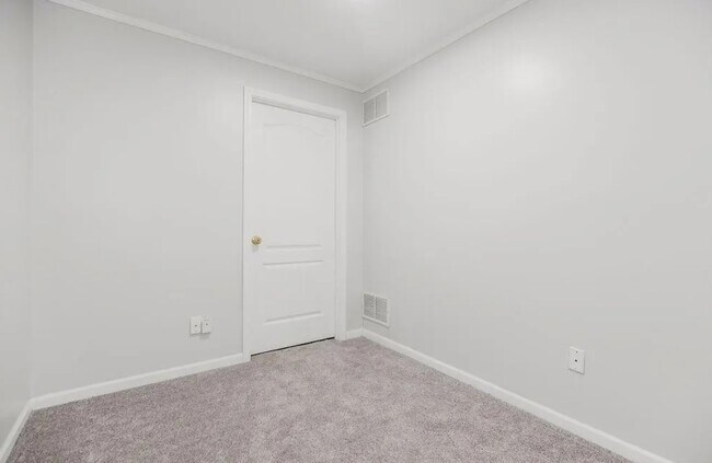 Foto del edificio - 6130 N Coventry Ave