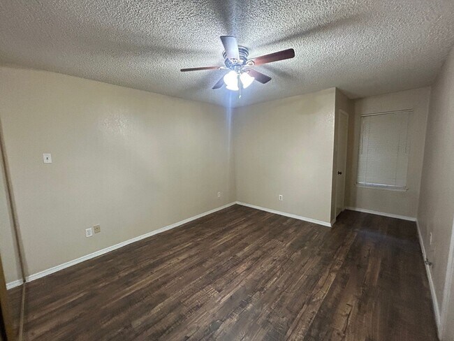 Foto del edificio - Private Corner Townhome