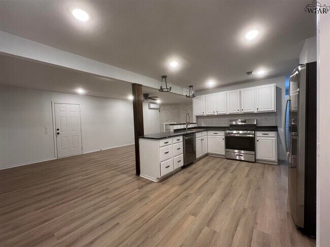 Building Photo - 4108 Abbott Ave