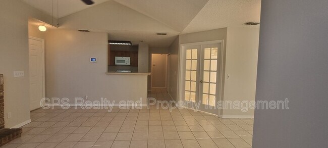 Foto del edificio - 956 Forest Ridge Ct
