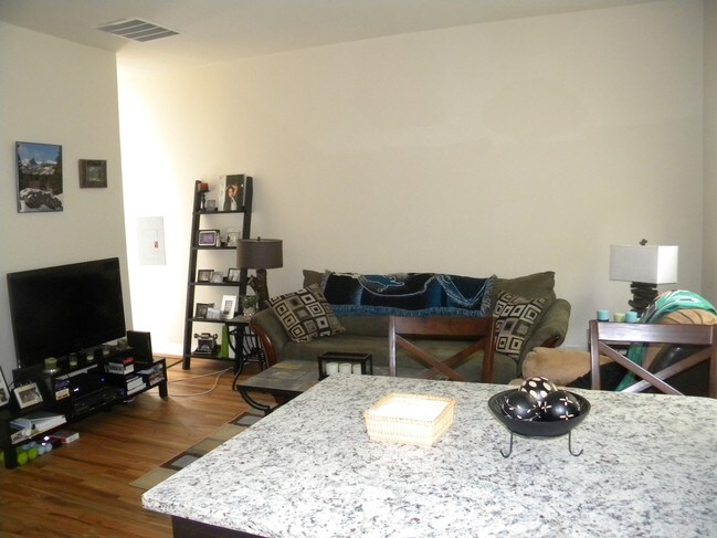Foto del edificio - 2519 N Marshfield Ave