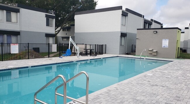 Swimming Pool - Bonny Apartments