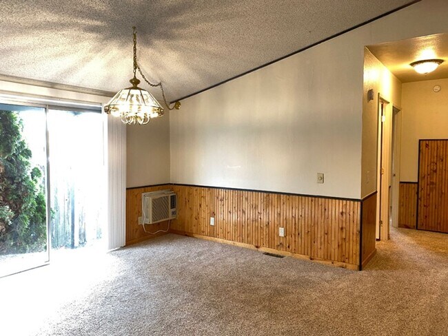 Foto del edificio - Spacious Manufactured Home with a Fenced B...