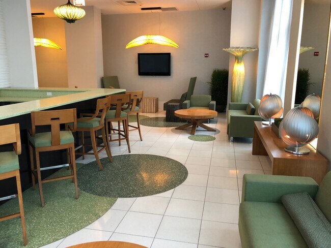 Building Photo - 125 S Green St