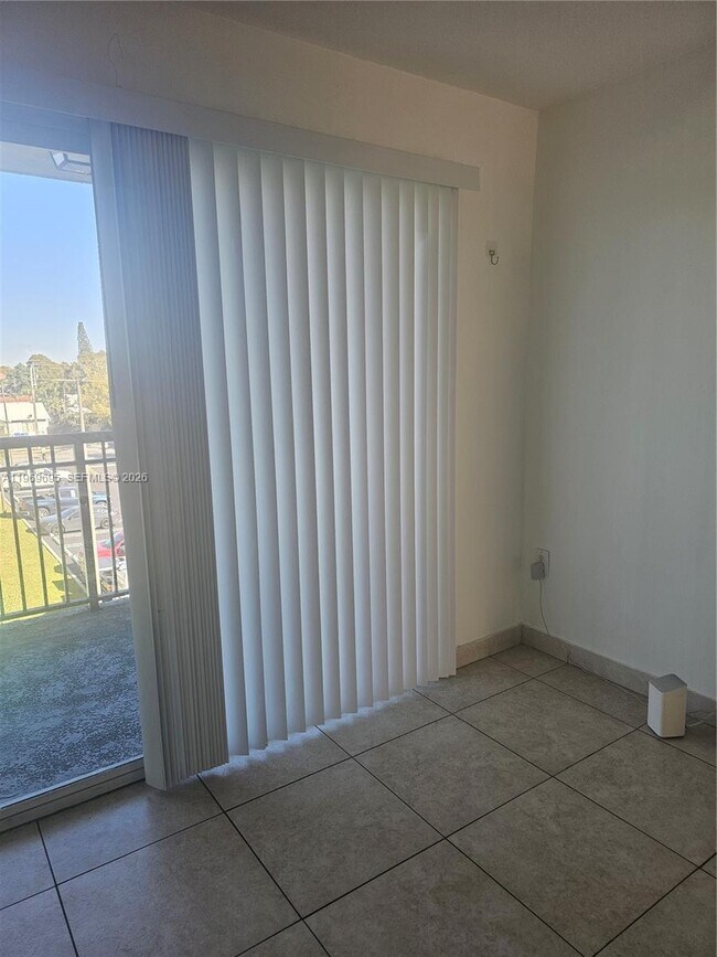 Foto del edificio - 2647 NW 25th Ave