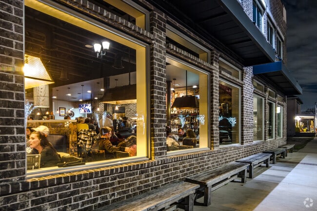 Bankhead Brewing Co in Olivers has a bustling indoor crowd on a chilly Friday nights.