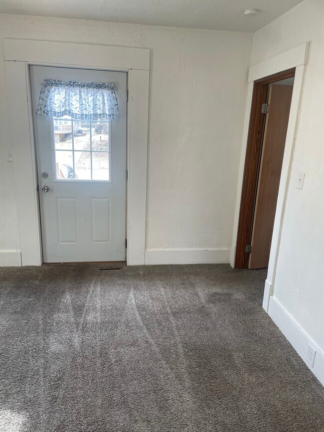 Living room - 821 28th St