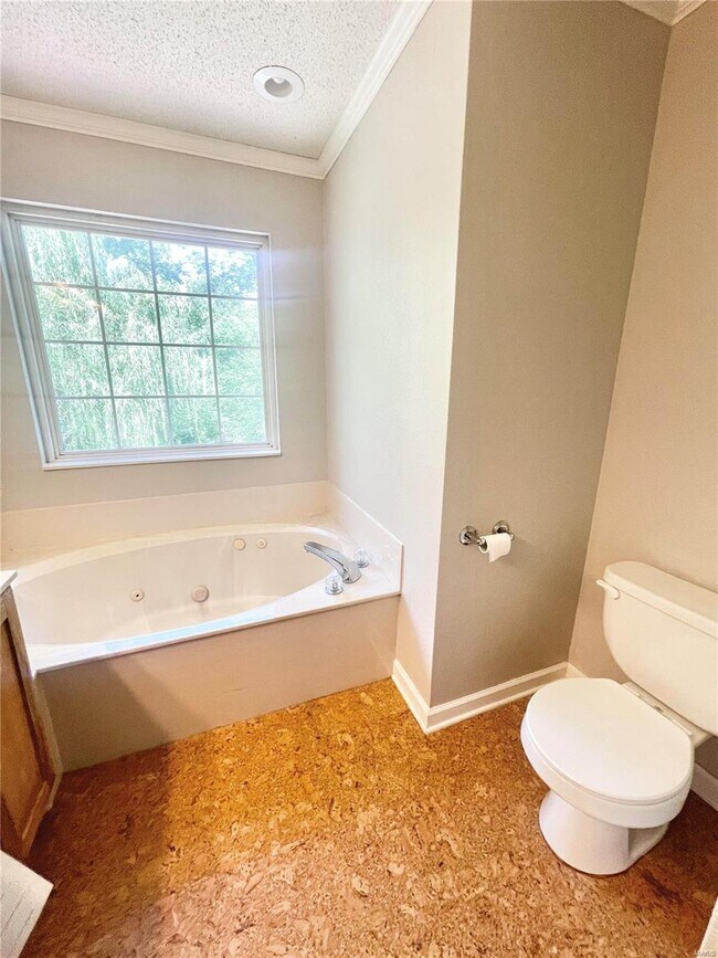 Building Photo - 145 Oaklawn Dr