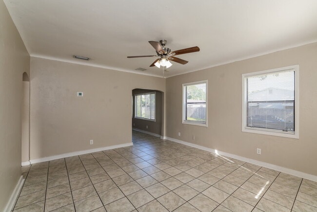 Building Photo - 831 C St