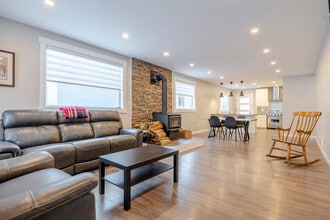 Building Photo - 1161-1162 2 Ave