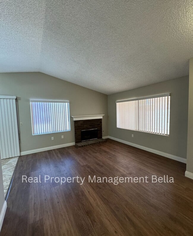Building Photo - Inviting 2-Bedroom, 2-Bathroom Home Locate...