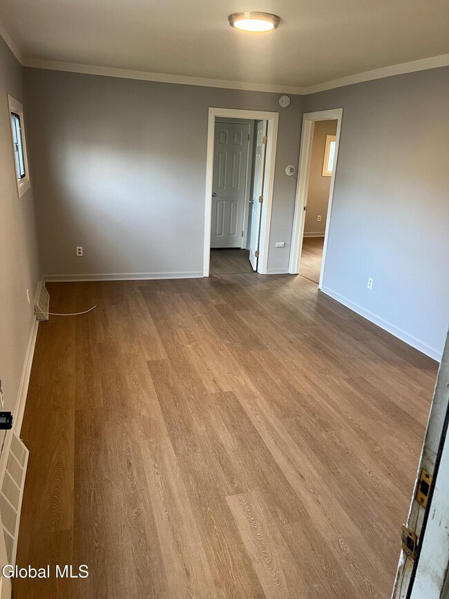 Building Photo - 9 Edward St