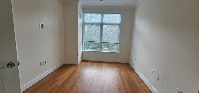 Foto del edificio - Luxury 1-Bed/1-Bath with Laundry in Unit