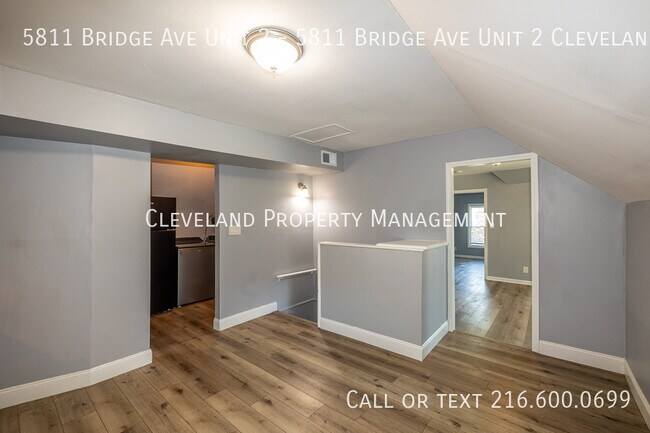 Foto del edificio - 5811 Bridge Ave