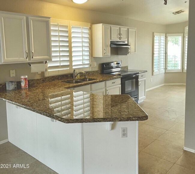 Building Photo - 8701 E Avalon Dr