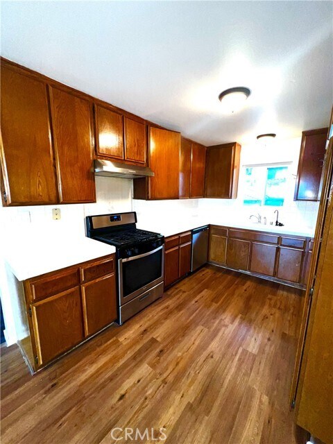 Foto del edificio - 1279 W 24th St