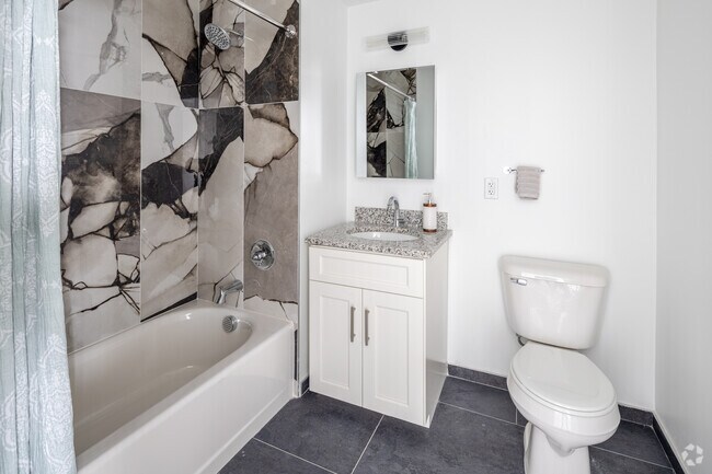 2 habitaciones, 2 baños, 714 pies cuadrados, baño - Hoyt Tower