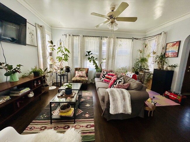 Living Room - 5855 N Austin Ave