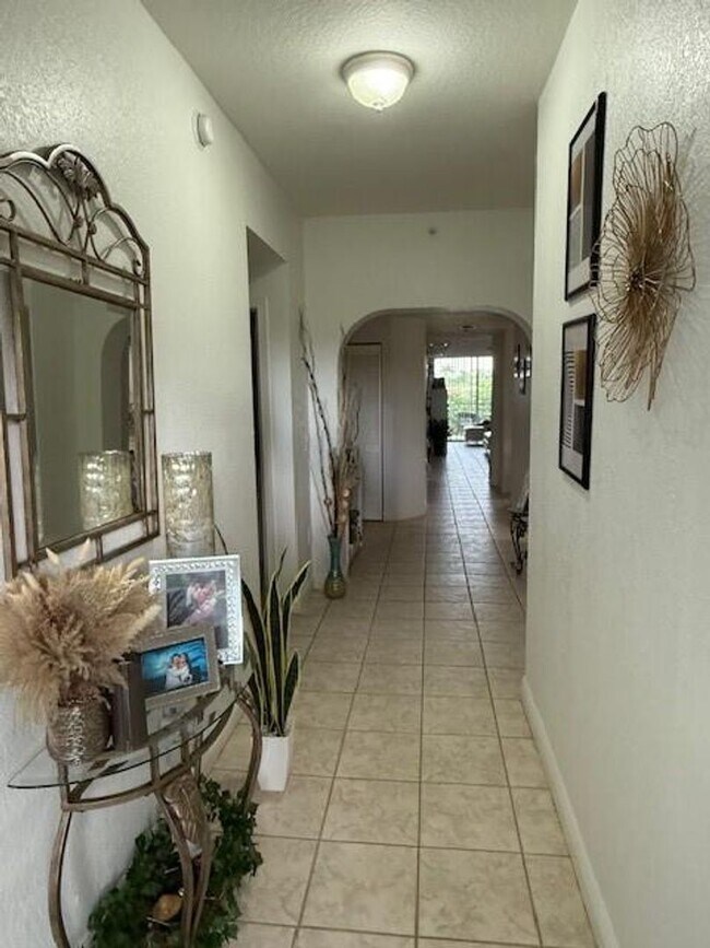 Foto del edificio - 10700 NW 66th St