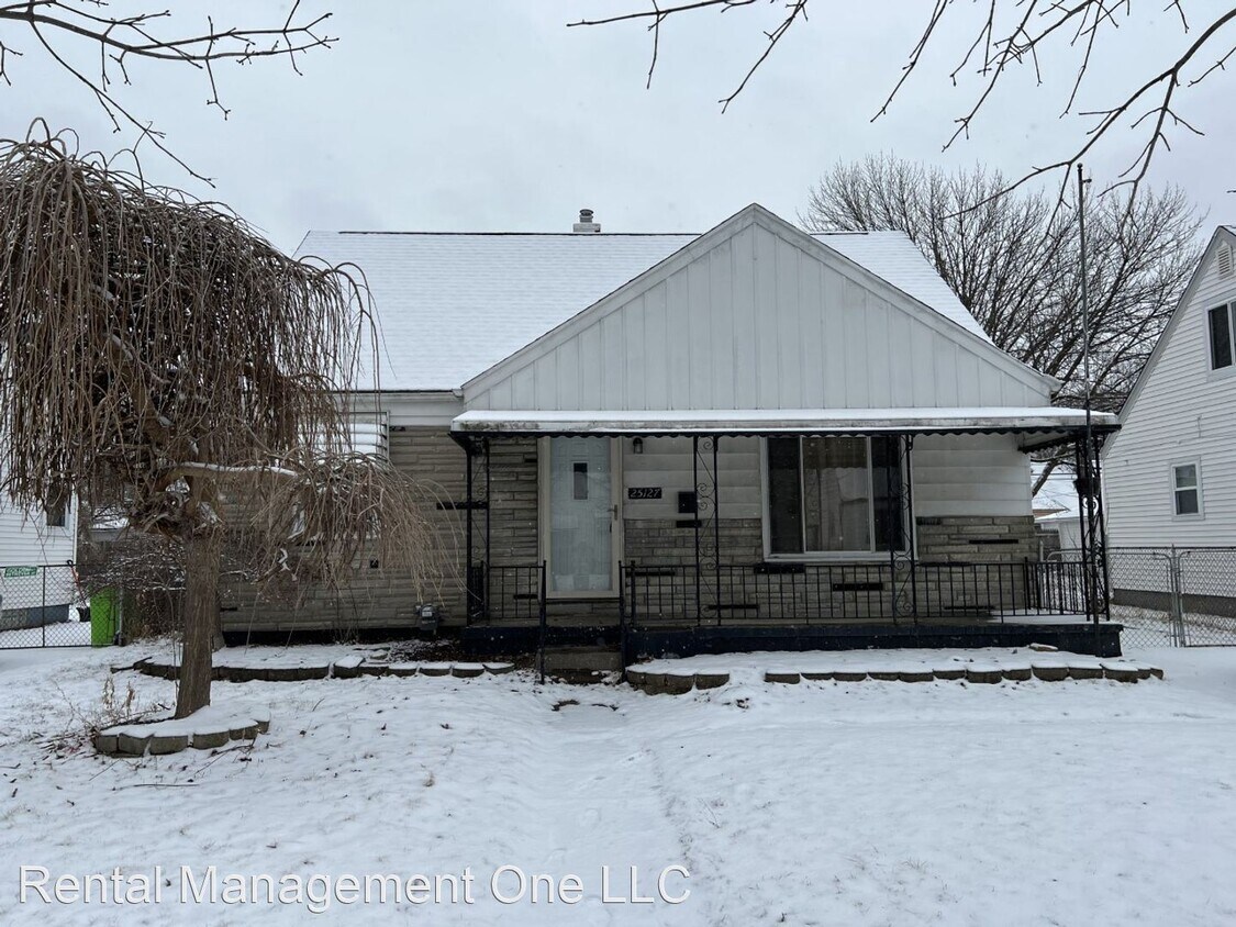 3 br, 1 bath House 25127 Buick Ave. House for Rent in Roseville, MI