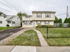 Building Photo - 74 Markowitz St