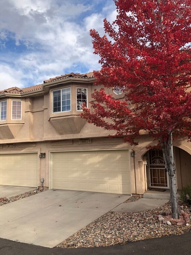 Primary Photo - Bright and Open 3 Bed 3 Bath Townhome in G...