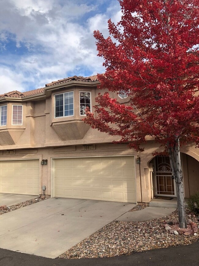 Building Photo - 5082 Peak Villa Heights