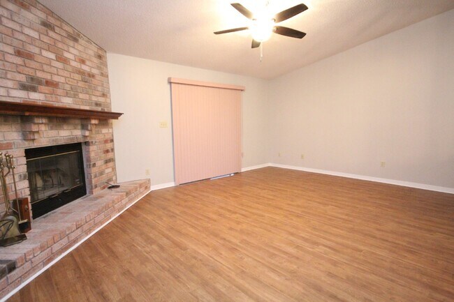 Building Photo - 3/2 ranch home in NW Pensacola with sunroom