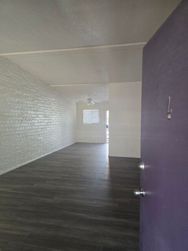 Foto del edificio - 3507 E 3rd St