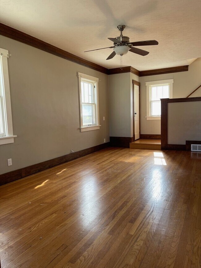Building Photo - 3 Bedroom House Available Now!!