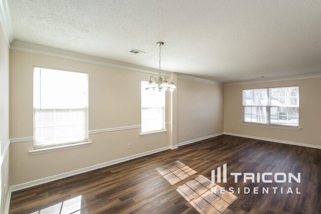 Building Photo - 5770 Sable Glen Road Atlanta GA